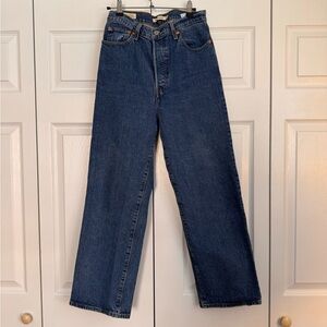 Levi’s Premium Ribcage Straight in blue denim size 29
